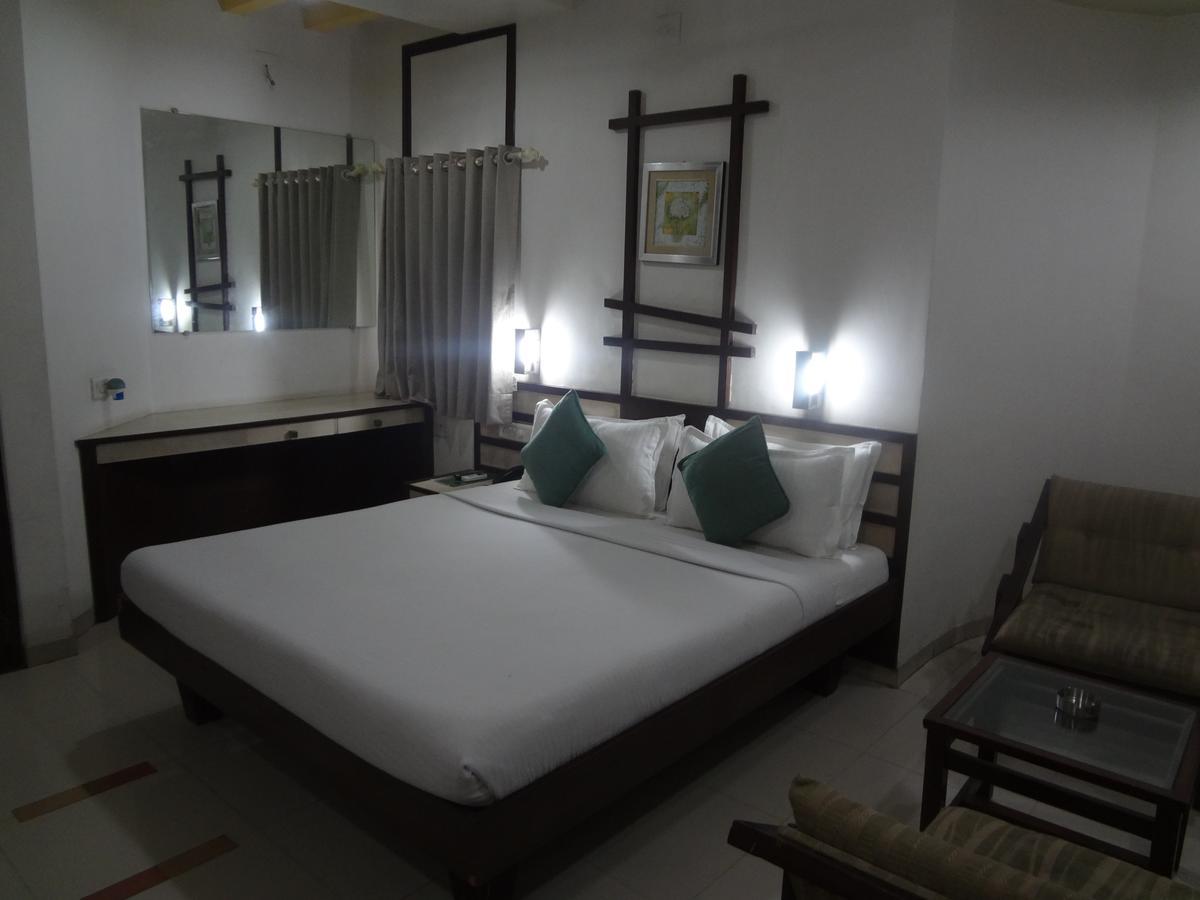 Hotel Airport Residency Ahmedabad Exteriör bild