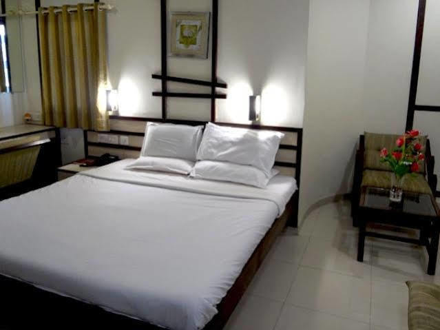 Hotel Airport Residency Ahmedabad Exteriör bild